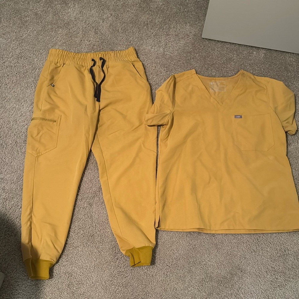 Figs set mustard color